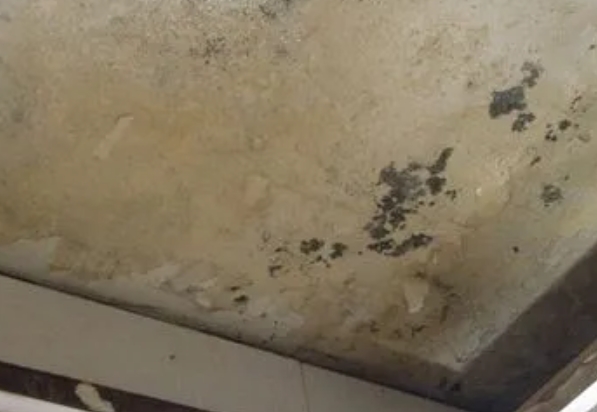 塔城地阳台漏水维修公司分享下塔城地卫生间渗水维修需要注意哪些问题。